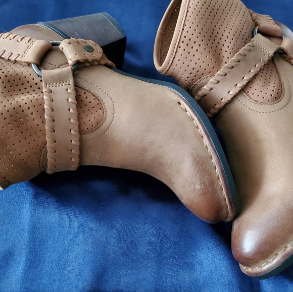 Boots - Picture 2 of 3